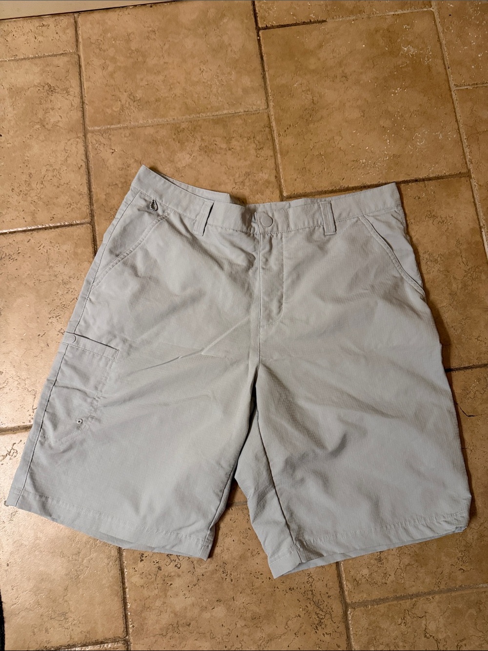 Men's Light Gray Cargo Shorts with Multiple Pockets 34